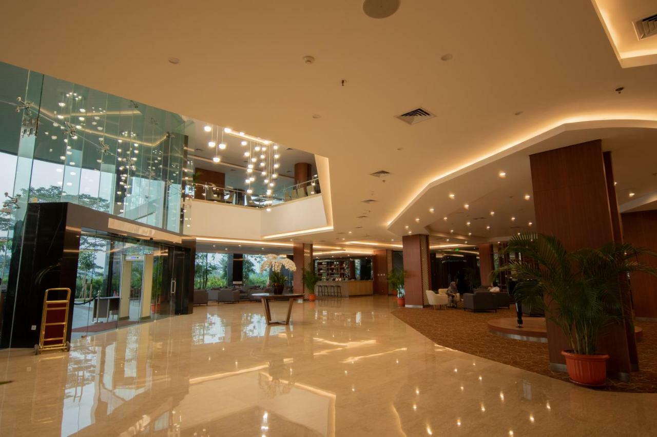 Avenzel Hotel & Convention Cibubur 外观 照片